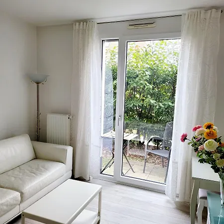With Private Garden No Kitchen Guest house *