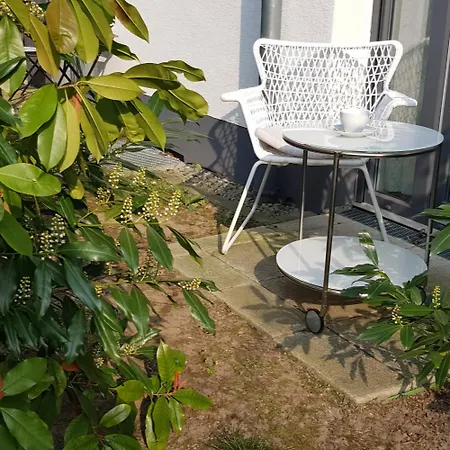 Guest house With Private Garden No Kitchen *