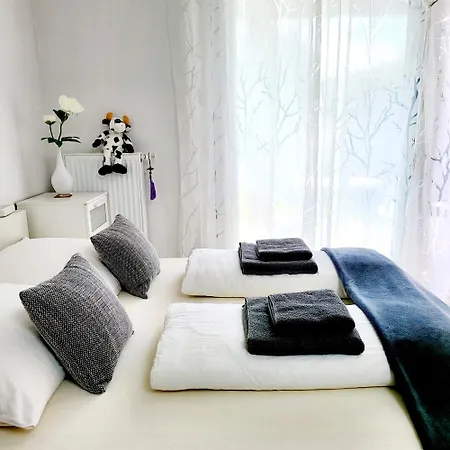 Guest house With Private Garden No Kitchen *
